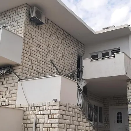 Biskupovic Apartment *