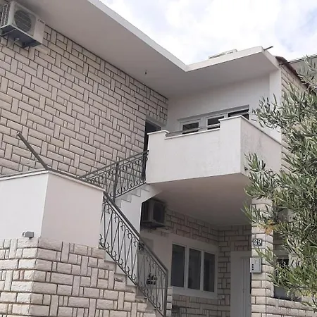 Apartment Biskupovic *